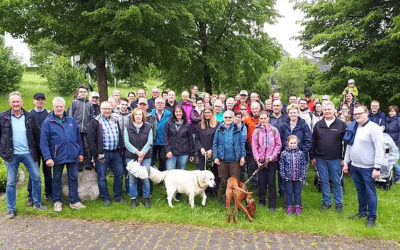 Wennigloher erkunden ihre Dorfgrenzen